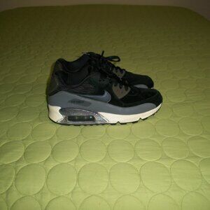 Nike Women AIR Max 90 Premium Suede Shoes Black/Grey